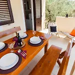 Lidia Villa Vela Luka